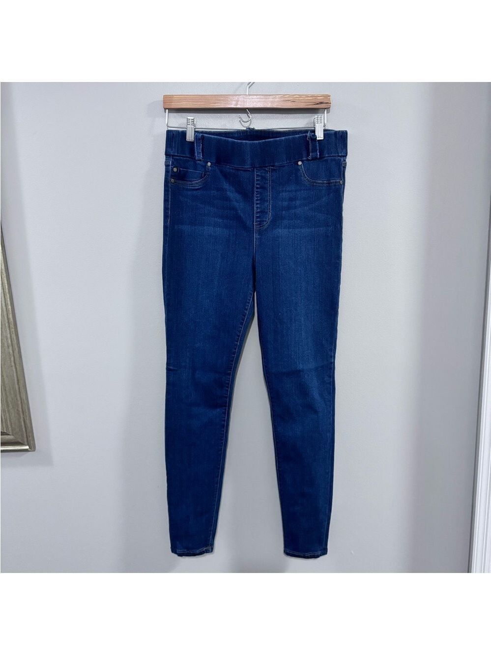 Women's Liverpool Dark Blue Women's Jeggings. Size 12/31